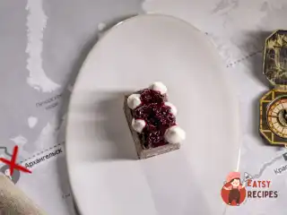 Торт із черемхи з чорною смородиною