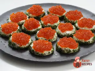 Бутерброди з ікрою, кропом та сметаною