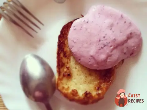 Гренки з сирно-ягідним соусом