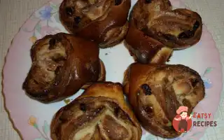 Плюшки З Родзинками Та Корицею