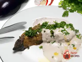 Баклажани з соусом бажі