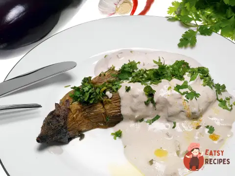Баклажани з соусом бажі