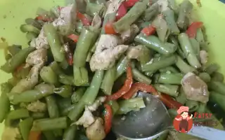 Теплий Салат З Куркою, Перцем Та Стручковою Квасолею