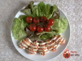 Рієт з копченого лосося з соусом із червоної ікри.