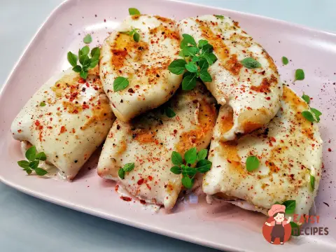Кальмари, фаршировані сирним сиром та грибами