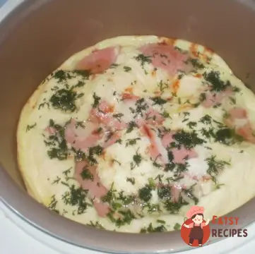 Омлет з ковбаскою в мультиварці