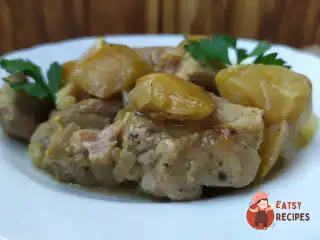 Свинина з яблуками в рукаві
