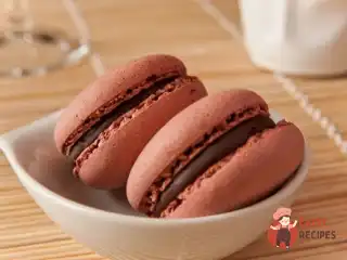 Мигдальні тістечка макарони з шоколадною начинкою