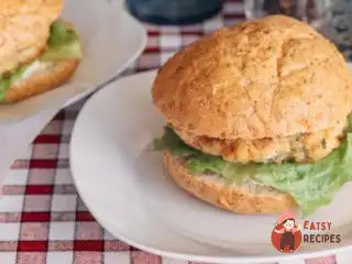 Гамбургери з куркою, фетою та шпинатом