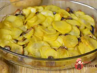 Пісний картопля з печерицями в духовці