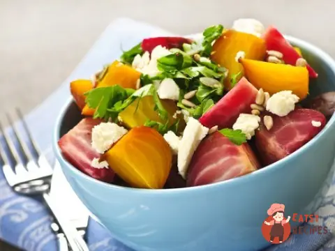 Закуска з буряка з карамелізованою цибулею та фетою