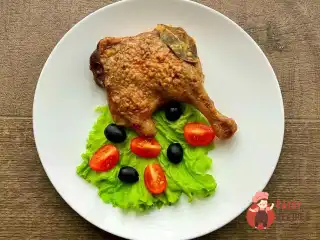 Качині стегенця в лавровому соусі