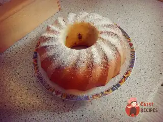 Кекс на молоці з родзинками та горіхами