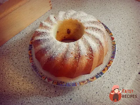 Кекс на молоці з родзинками та горіхами