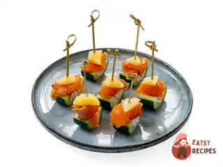 Канапе з огірком, сирним сиром та червоною рибою