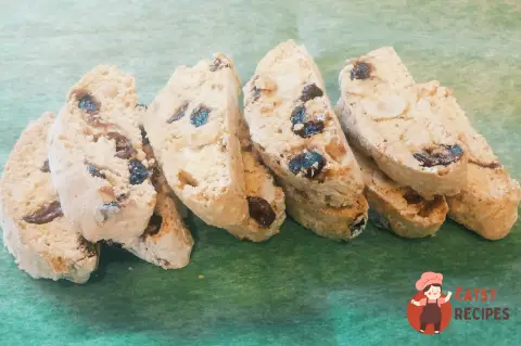 Біскотті з лісовими горіхами та журавлиною