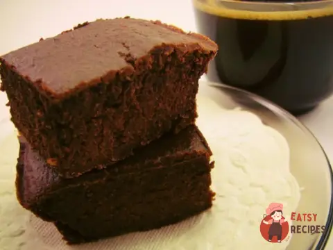 Легкий брауні з чорносливом