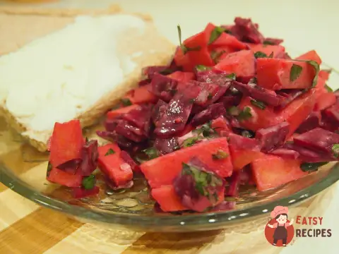 Салат з буряка з яблуками
