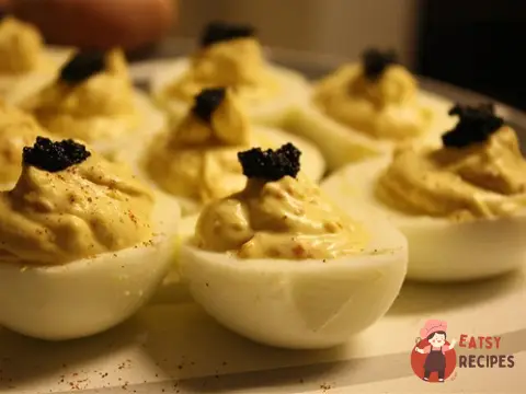 Яйця з лимонною цедрою та ікрою