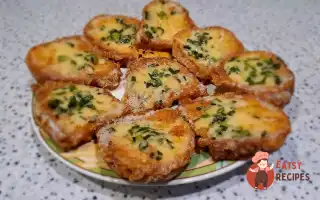 Грінки З Сиром І Зеленню На Сковороді