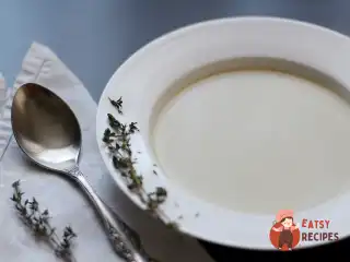 Білий суп з мигдалем