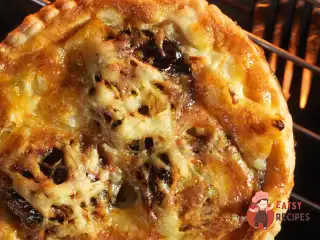 Кіш з капустою та чорносливом