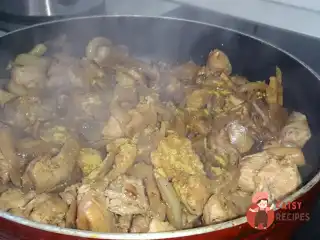 Індичка з грибами у вершковому соусі