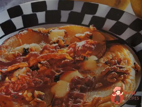 Грушеві млинці з хрумким беконом