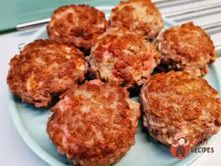 Котлети з фаршу з беконом