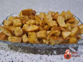Сухарики в духовці із білого батона з приправами