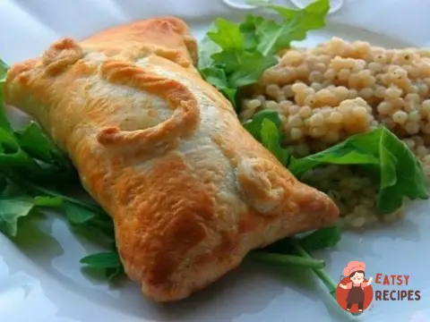 Листкові пиріжки з куркою та вершковим сиром