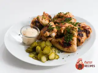 Курячі крильця з огірковим розсолом