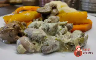Курячі Серця, Тушковані З Овочами У Сметанному Соусі