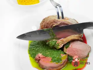 Баранина нога із зеленим соусом