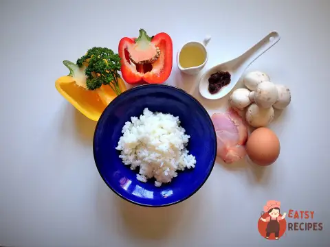 Азіатський рис з куркою та овочами