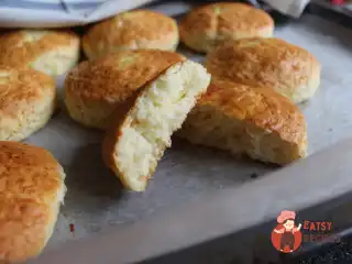 Сирні булочки на кефірі (Buttermilk Biscuits)
