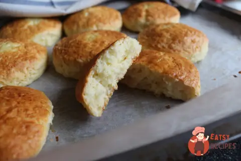 Сирні булочки на кефірі (Buttermilk Biscuits)