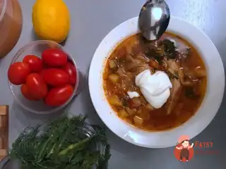 Щи на свинячих реберцях