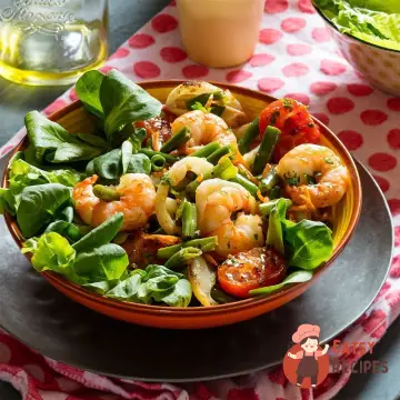 Теплий салат з морепродуктами та квасолею