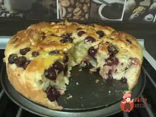 Здобний вишневий пиріг