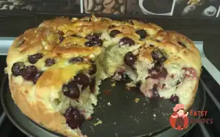 Здобний Вишневий Пиріг