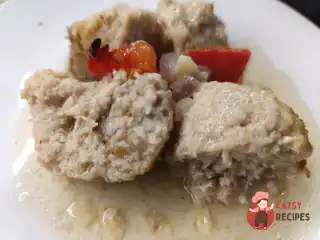 Тефтелі з курячого фаршу з капустою