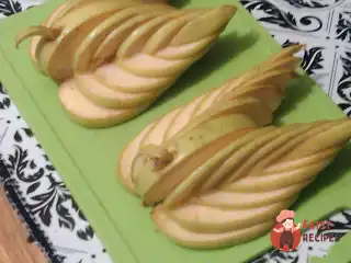 Лебідь із яблука