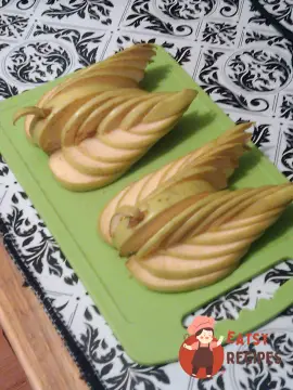 Лебідь із яблука