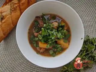 Свинина з картоплею та кінзою