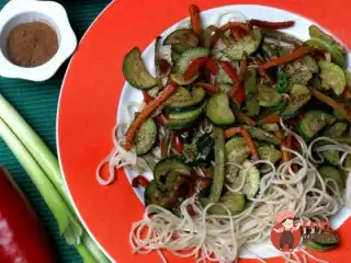 Макарони перчателлі із запеченими овочами