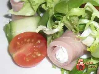 Салат з шинки та сирного сиру