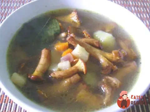 Суп з лисичками