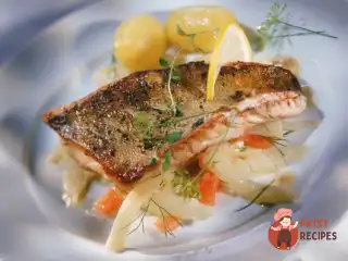 Рибне філе, тушковане з картоплею по-домашньому