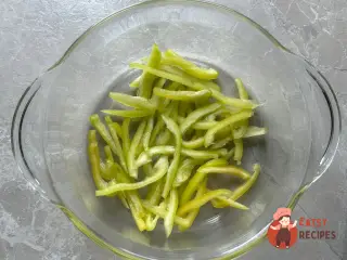 Крок 2: Курка з овочами в духовці